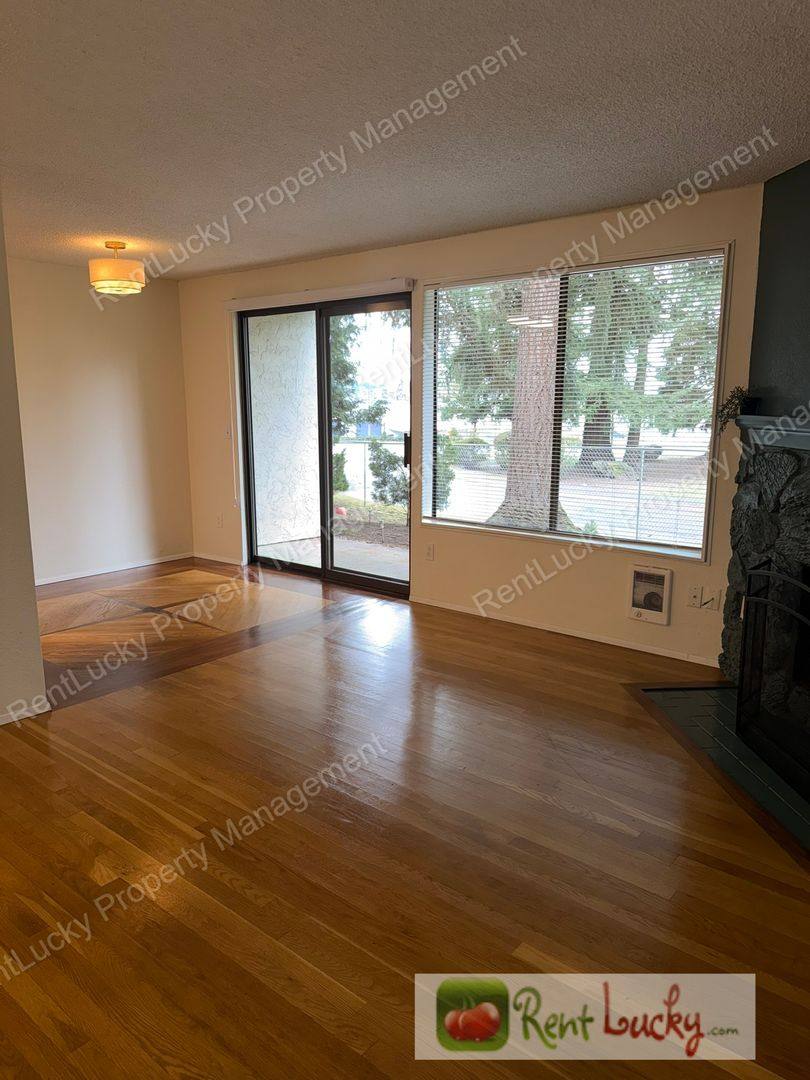 Apartment for rent at 12510 NE 117th Place #B3, Kirkland, WA 98034
