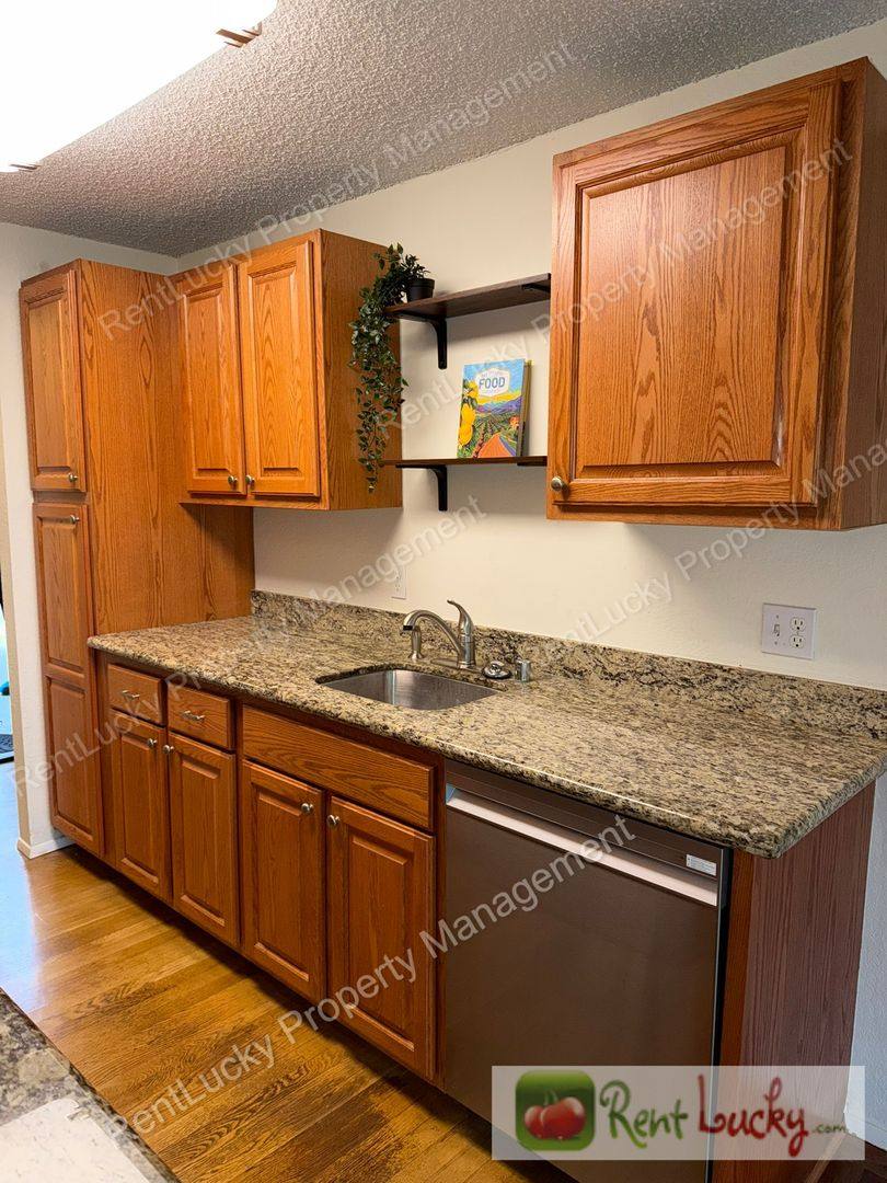 Apartment for rent at 12510 NE 117th Place #B3, Kirkland, WA 98034