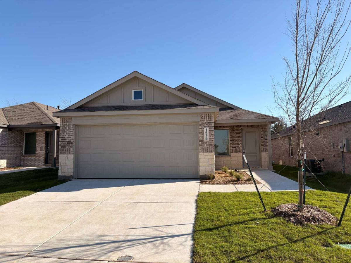 House for rent at 1636 Elliott Rd, Howe, TX 75459