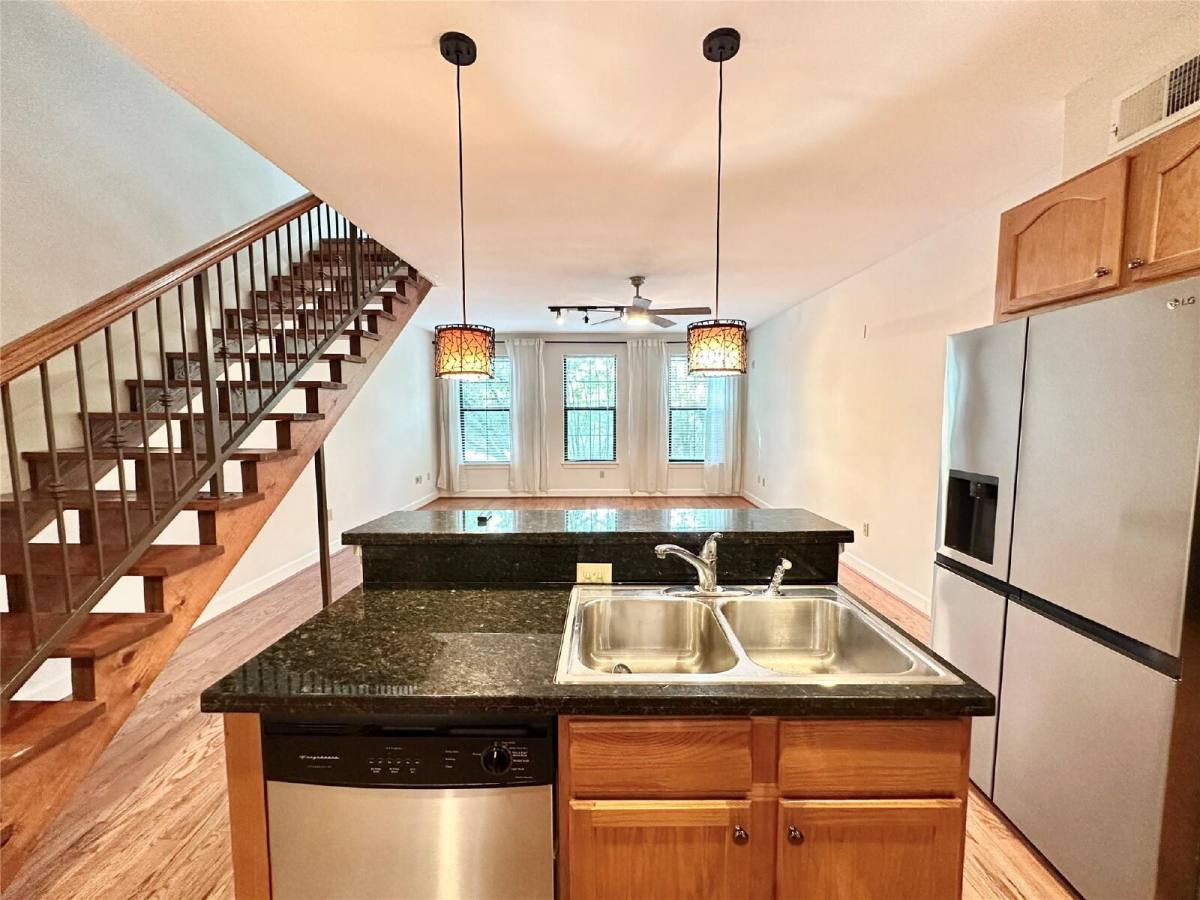 Apartment for rent at 1602 Elgin St #13, Houston, TX 77004