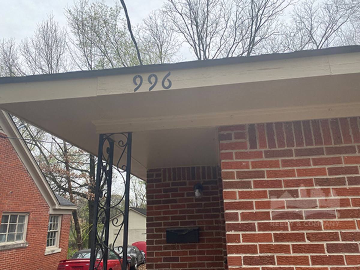 Townhouse for rent at 996 S Highland St, Memphis, TN 38111