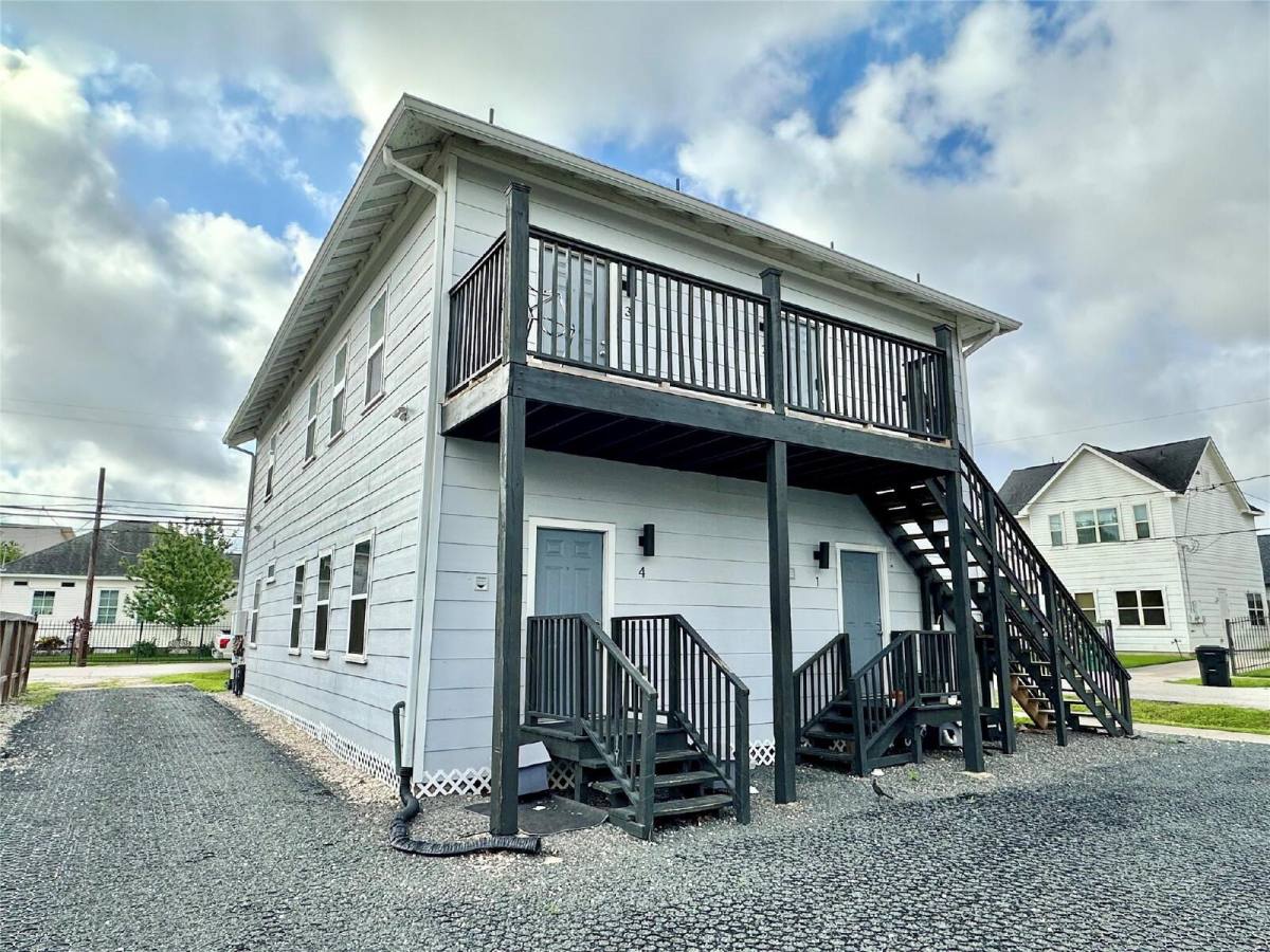 Apartment for rent at 225 N Everton St #4, Houston, TX 77003