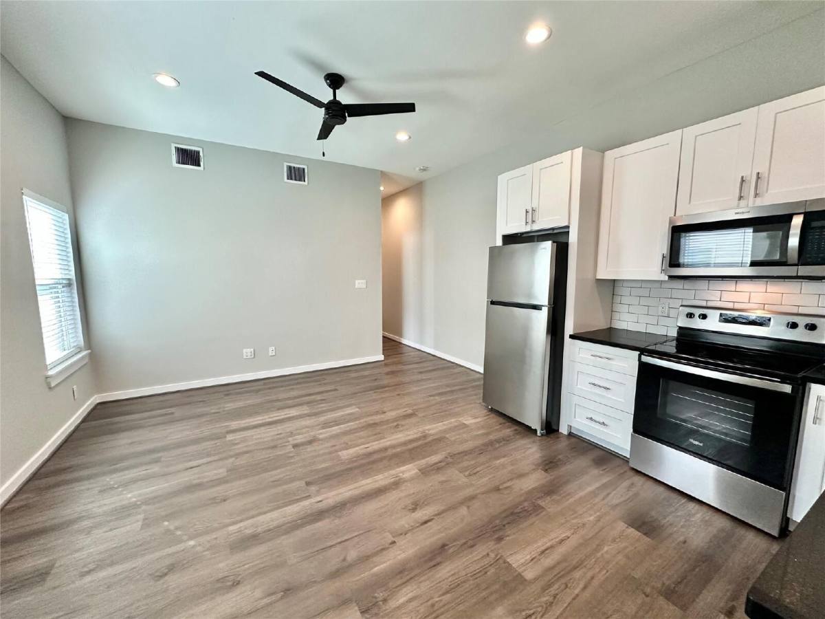 Apartment for rent at 225 N Everton St #4, Houston, TX 77003