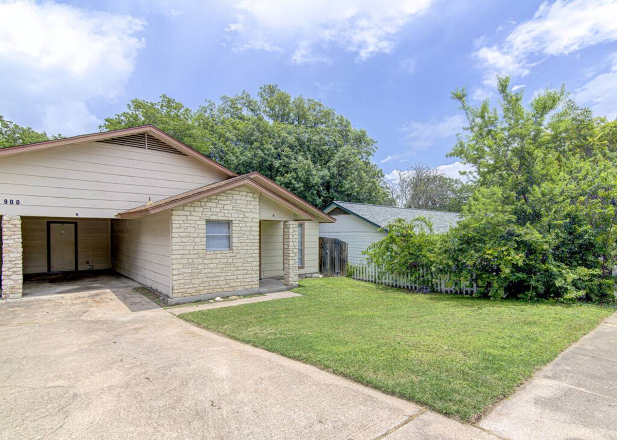 Apartment for rent at 900 Sirocco Dr, Austin, TX 78745
