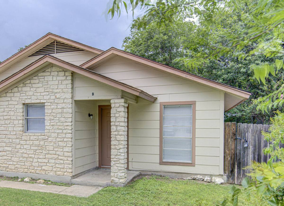 Apartment for rent at 900 Sirocco Dr, Austin, TX 78745
