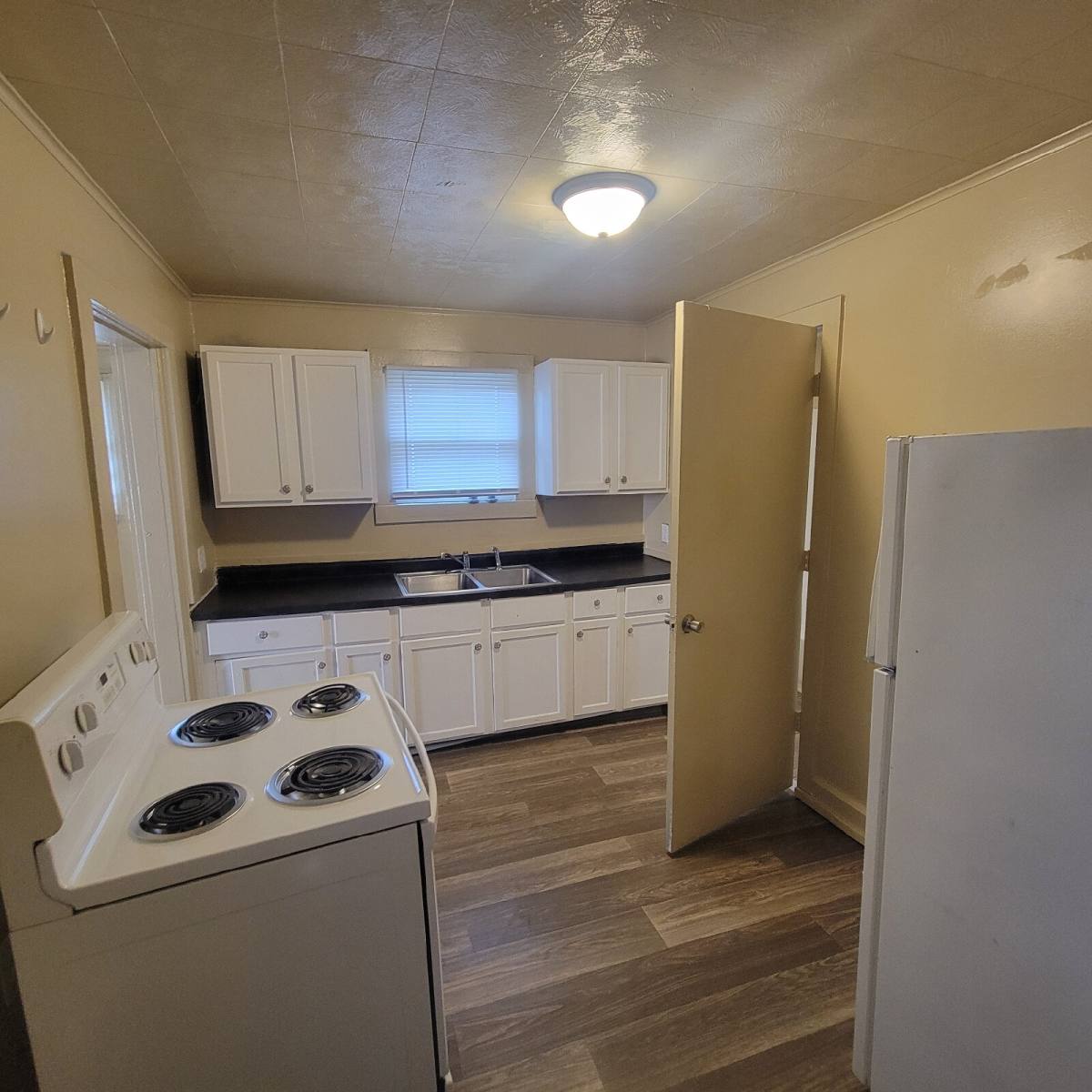 House for rent at 335 S Oakland Ave, Indianapolis, IN 46201
