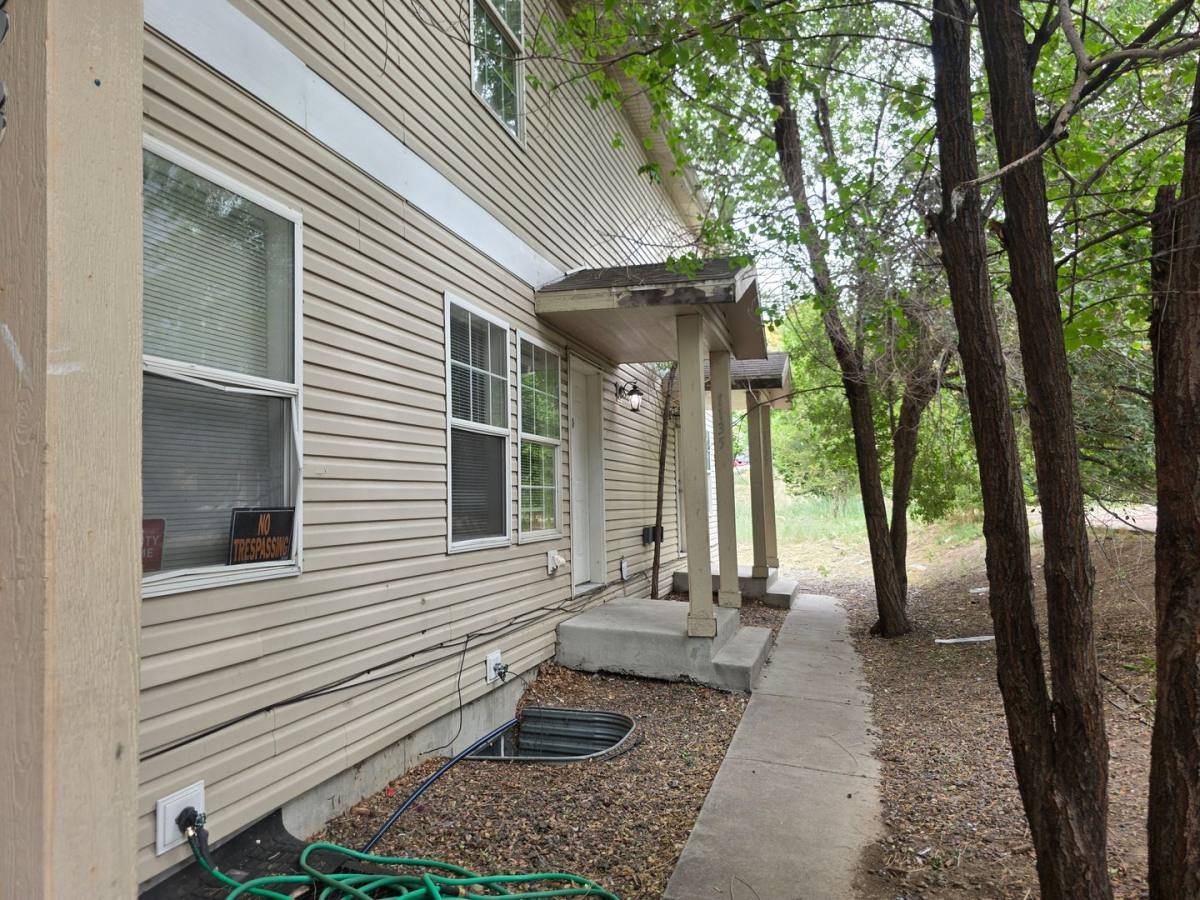 Townhouse for rent at 1135 S Navajo St, Denver, CO 80223