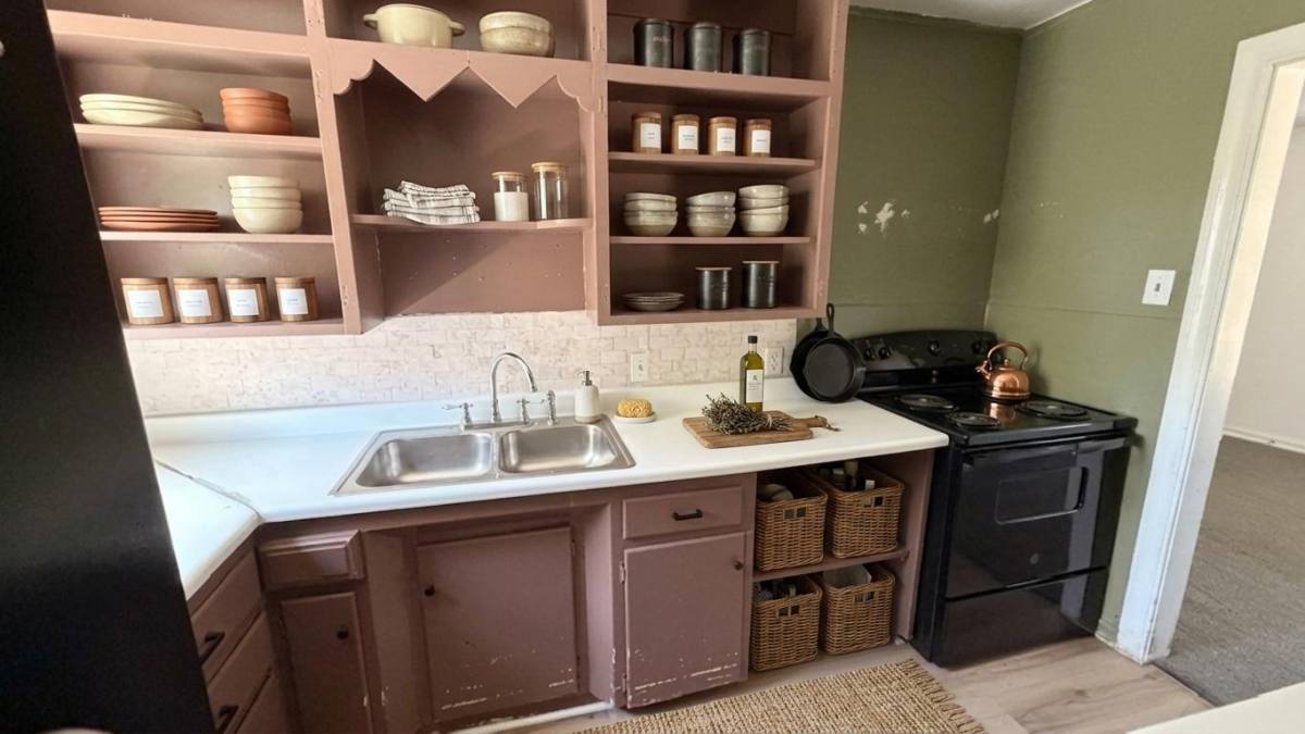 House for rent at 208 W Ercoupe Dr, Oklahoma City, OK 73110