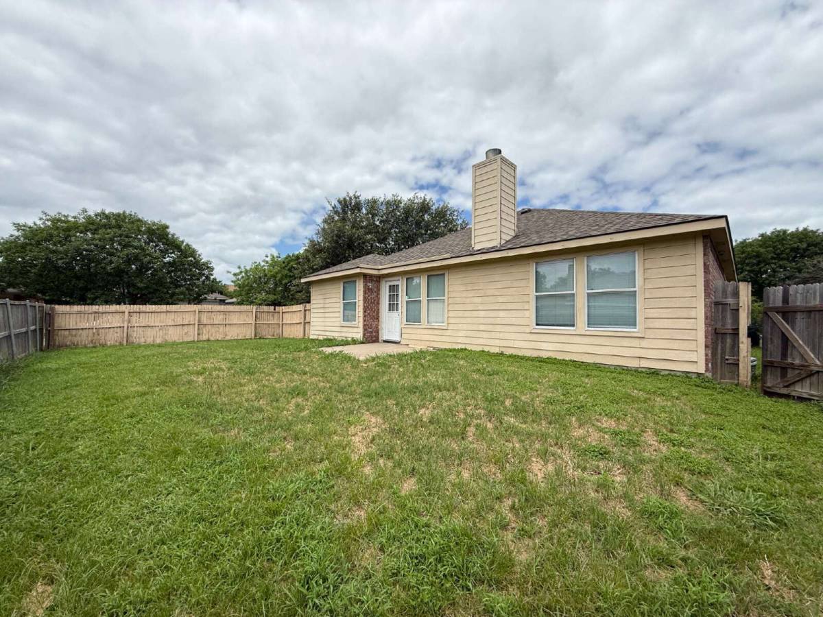 House for rent at 1100 Alexandria Dr, Forney, TX 75126