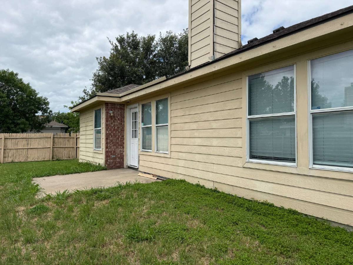 House for rent at 1100 Alexandria Dr, Forney, TX 75126