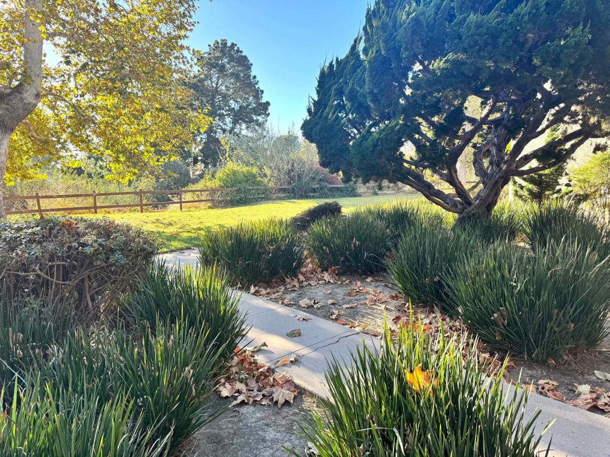 Townhouse for rent at 10842 Del Norte Ave, Ventura, CA 93004