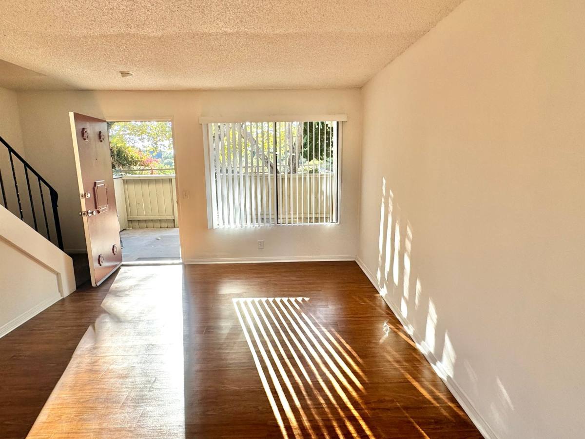Townhouse for rent at 10842 Del Norte Ave, Ventura, CA 93004