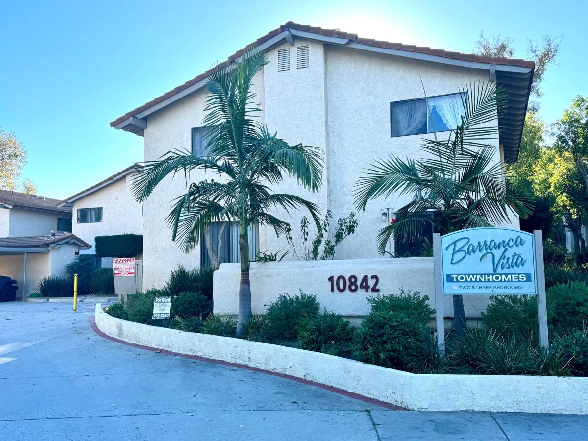 Townhouse for rent at 10842 Del Norte Ave, Ventura, CA 93004