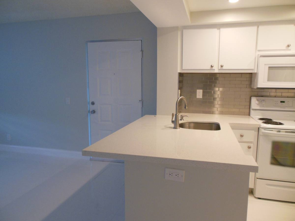 Apartment for rent at 728 Executive Center Dr, West Palm Beach, FL 33401