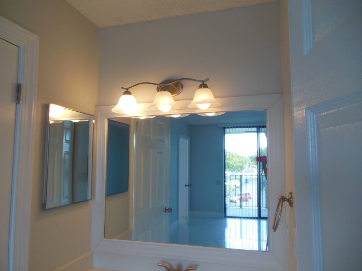 Apartment for rent at 728 Executive Center Dr, West Palm Beach, FL 33401