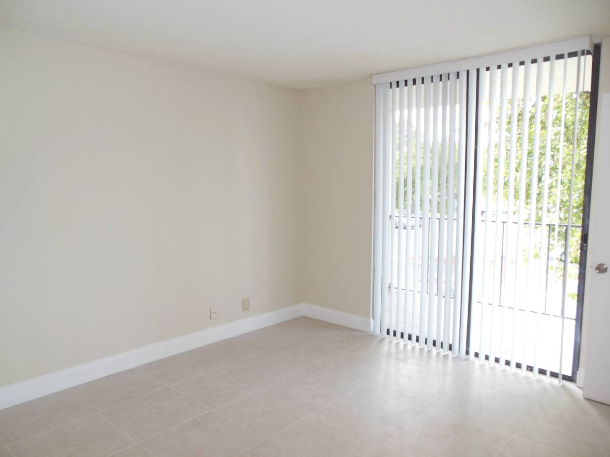 Apartment for rent at 728 Executive Center Dr, West Palm Beach, FL 33401