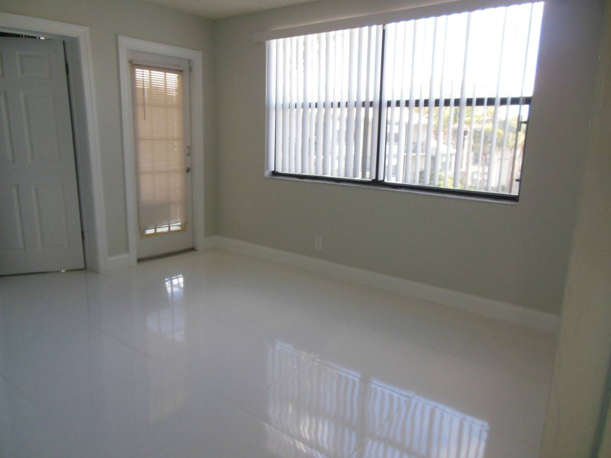 Apartment for rent at 728 Executive Center Dr, West Palm Beach, FL 33401