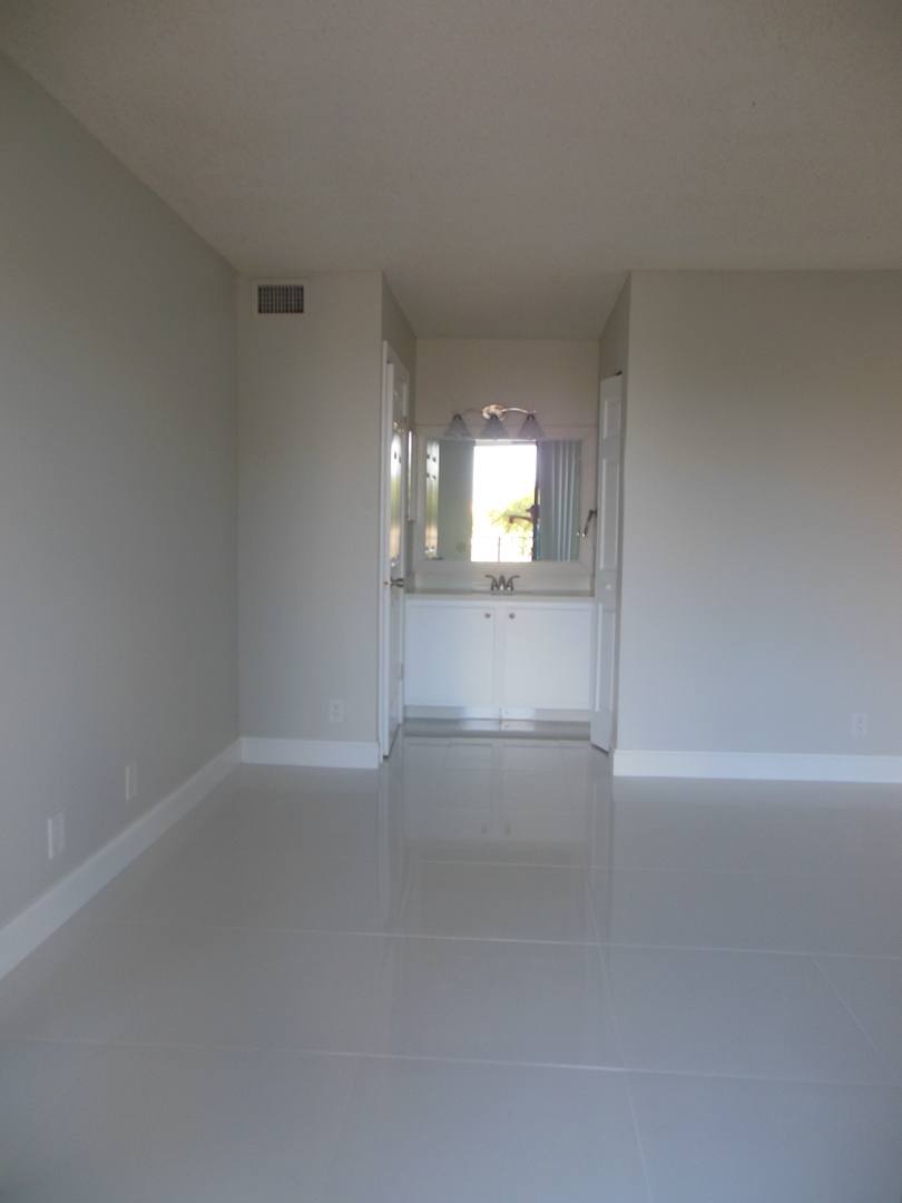 Apartment for rent at 728 Executive Center Dr, West Palm Beach, FL 33401