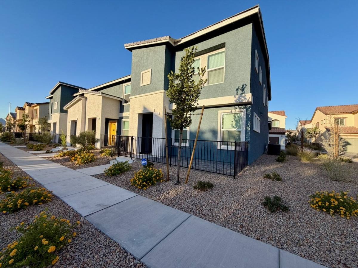Townhouse for rent at 917 Violet Heron St, Henderson, NV 89011