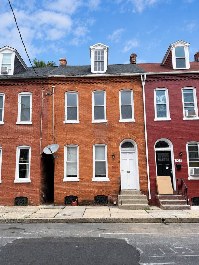 Apartment for rent at 537 W King St, Lancaster, PA 17603