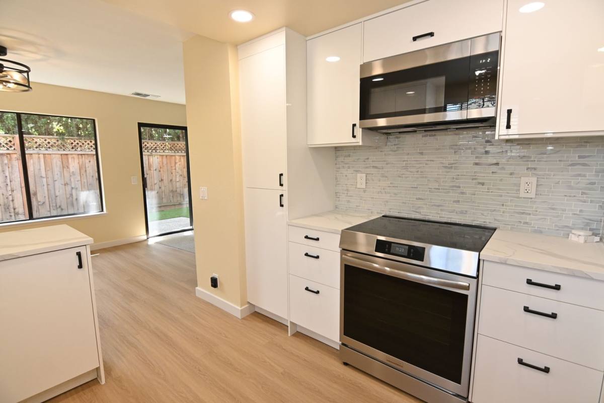Townhouse for rent at 347 W Rincon Ave, Campbell, CA 95008