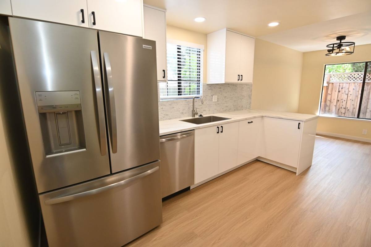 Townhouse for rent at 347 W Rincon Ave, Campbell, CA 95008