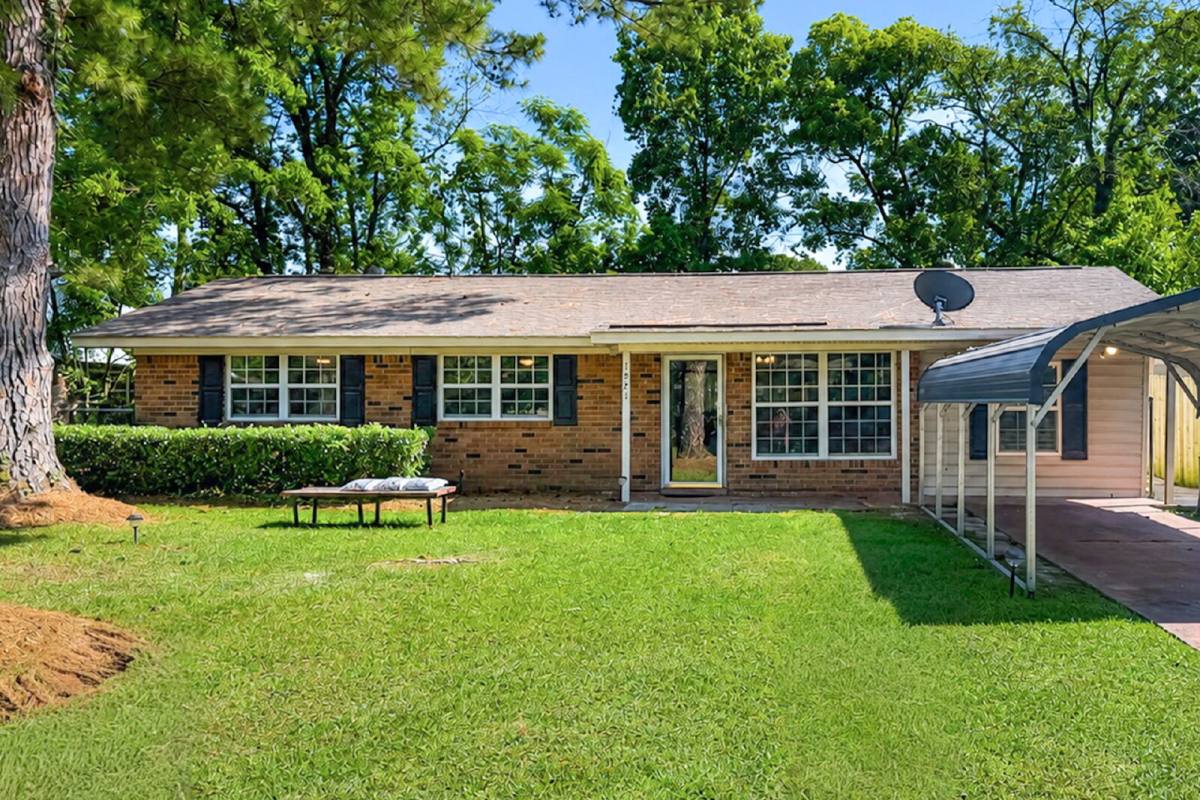 House for rent at 1621 Cloverdale Dr, Savannah, GA 31415