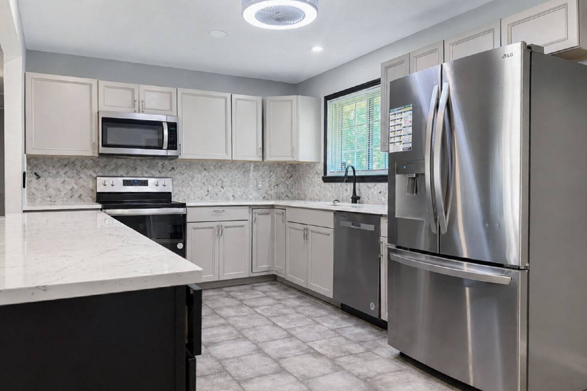 House for rent at 1621 Cloverdale Dr, Savannah, GA 31415
