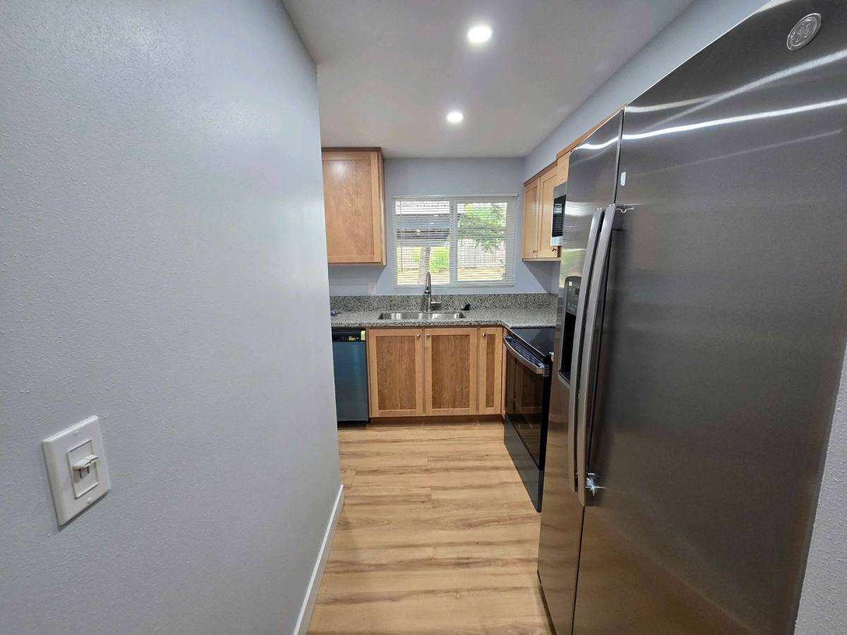 Apartment for rent at 3161 N Shore Dr SE, Albany, OR 97322