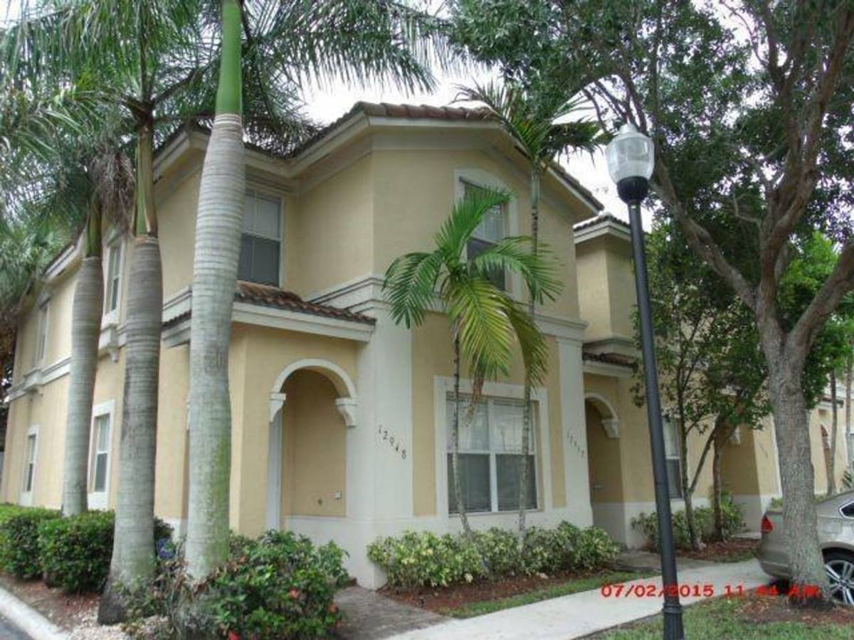 Townhouse for rent at 3052 SW 129th Terrace, Hollywood, FL 33027