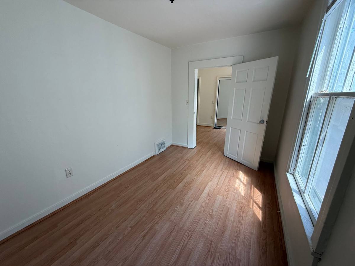 Apartment for rent at 930-932 S Park, Kalamazoo, MI 49001