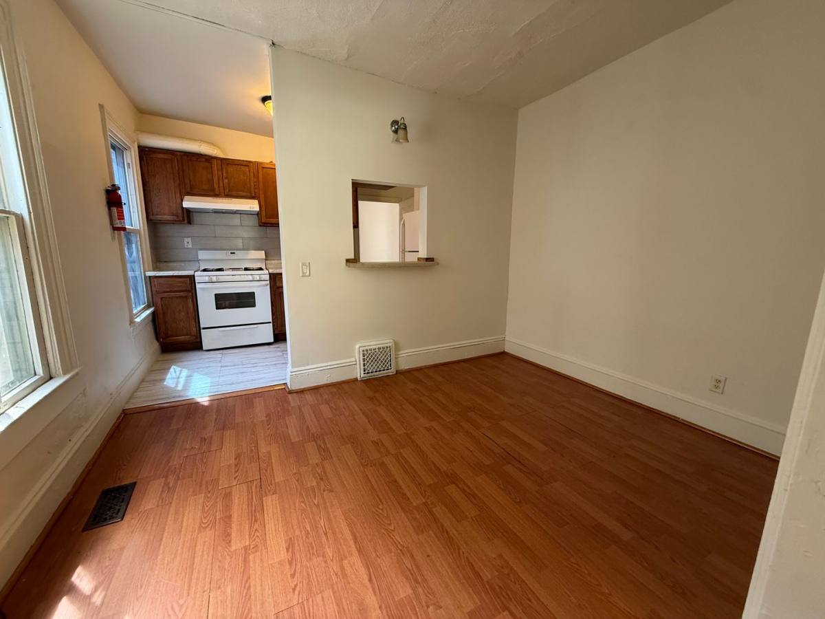 Apartment for rent at 930-932 S Park, Kalamazoo, MI 49001