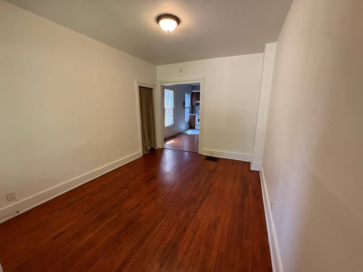 Apartment for rent at 930-932 S Park, Kalamazoo, MI 49001