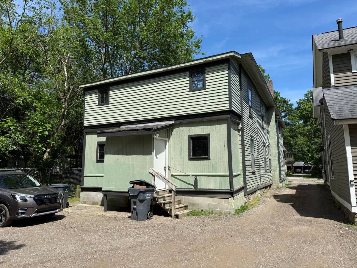 Apartment for rent at 930-932 S Park, Kalamazoo, MI 49001