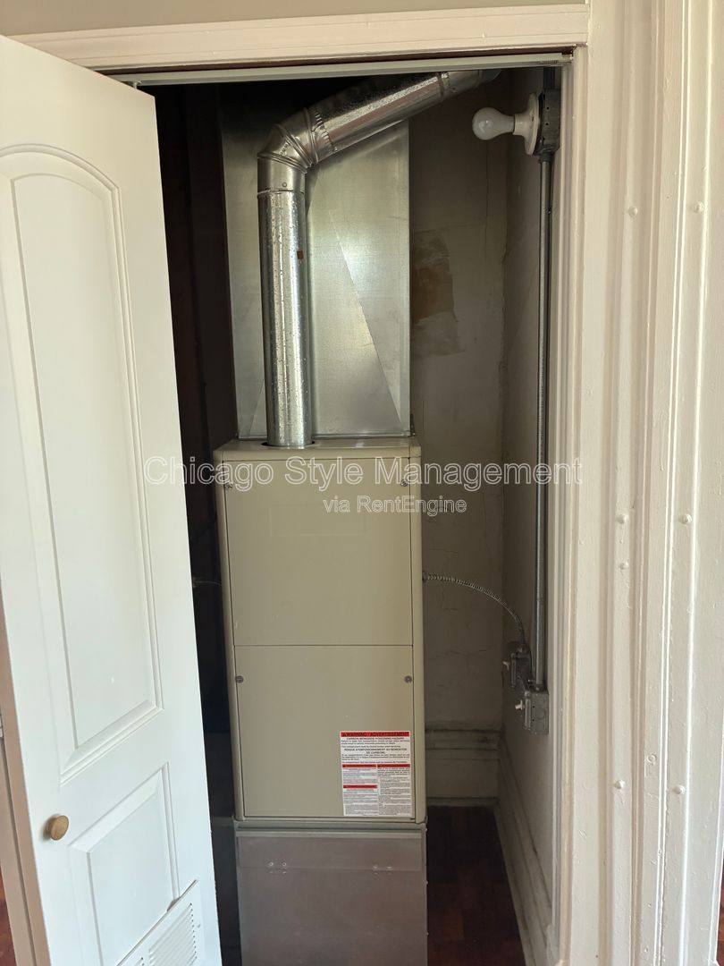 Apartment for rent at 9035 S Burley Ave, Chicago, IL 60617