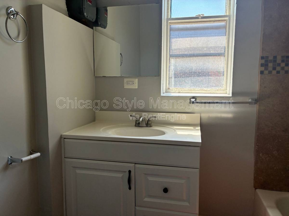 Apartment for rent at 9035 S Burley Ave, Chicago, IL 60617