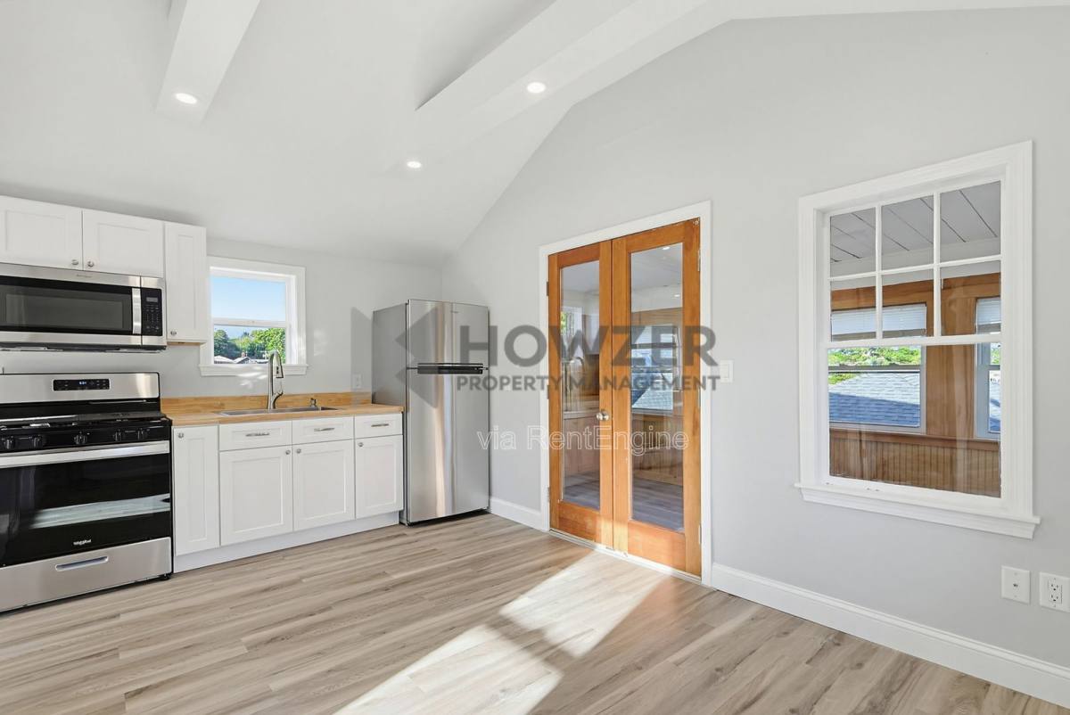Apartment for rent at 35 Riverside Dr #2R, Buzzards Bay, MA 02532