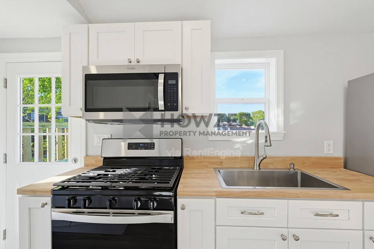 Apartment for rent at 35 Riverside Dr #2R, Buzzards Bay, MA 02532