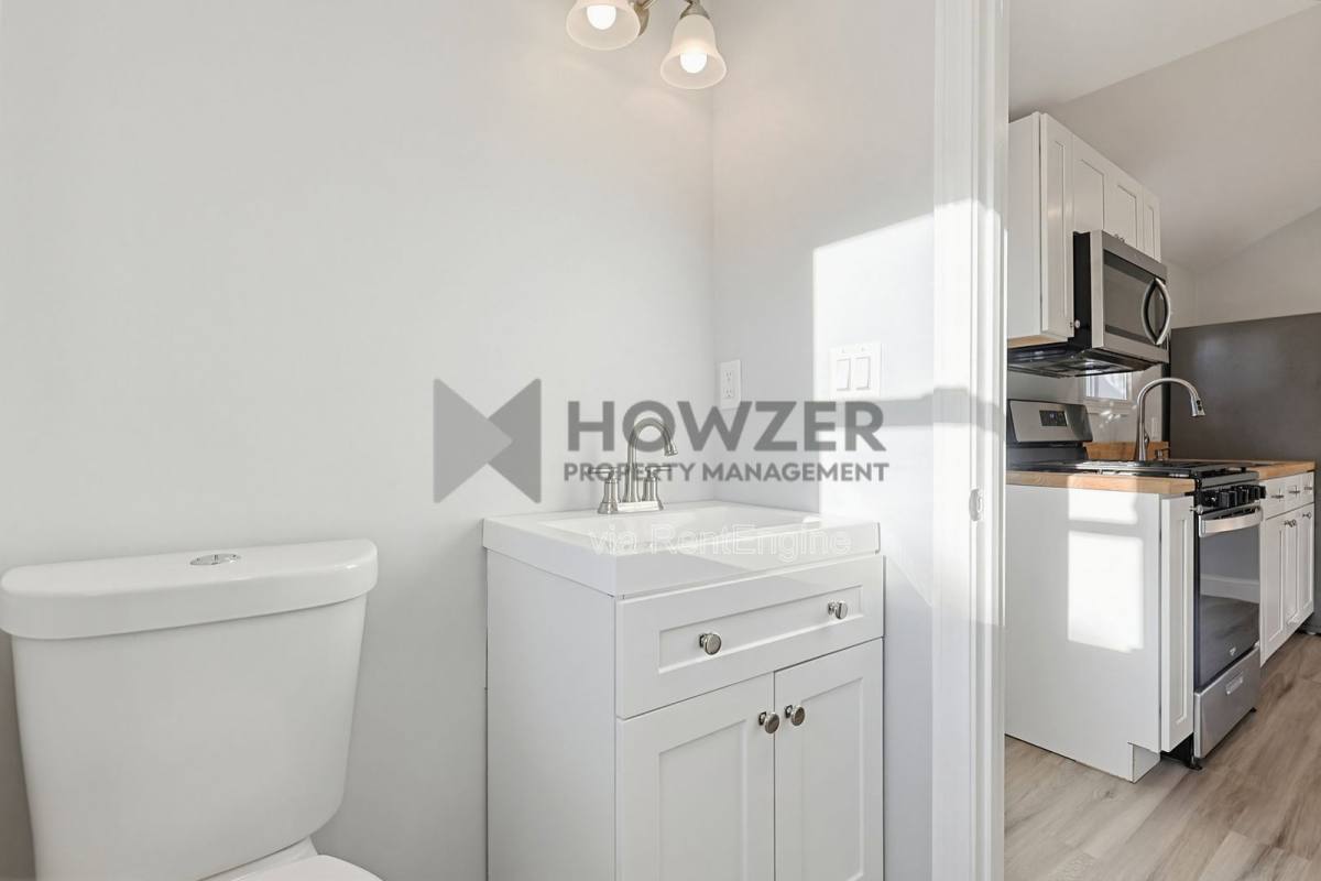 Apartment for rent at 35 Riverside Dr #2R, Buzzards Bay, MA 02532