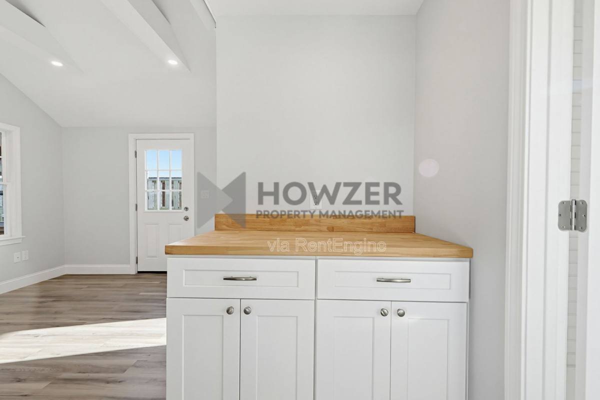 Apartment for rent at 35 Riverside Dr #2R, Buzzards Bay, MA 02532