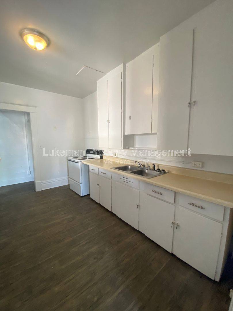 Apartment for rent at 420 Pearl St, Kalamazoo, MI 49007