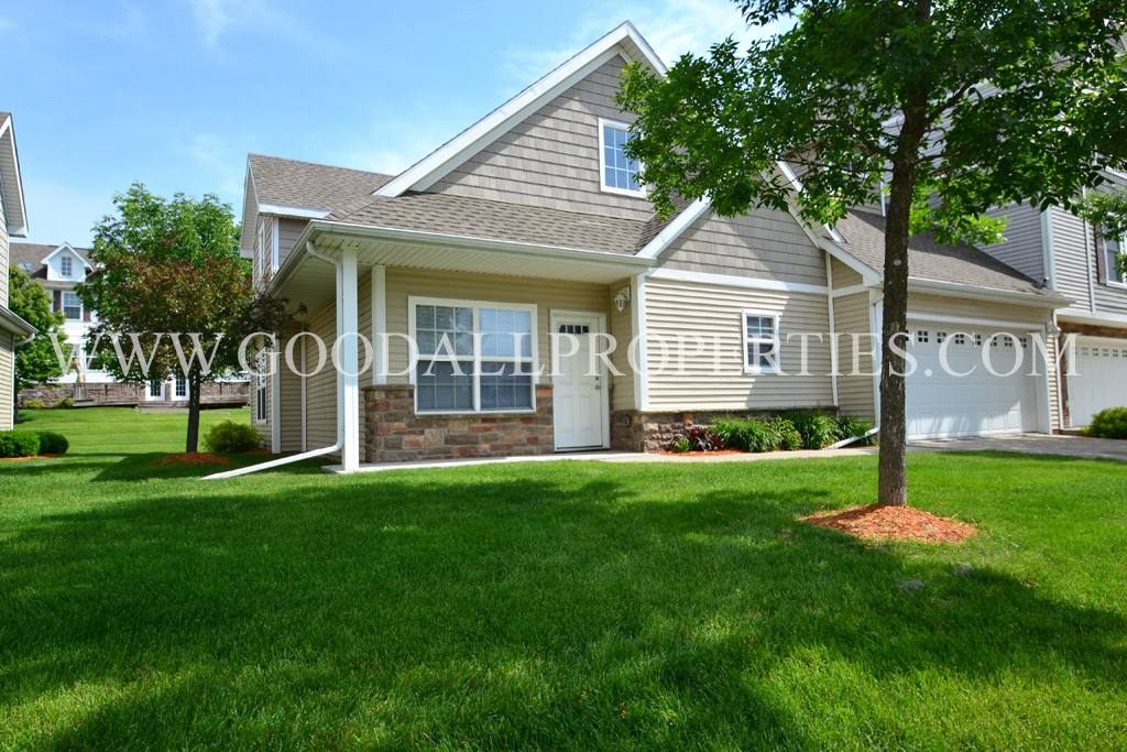 Townhouse for rent at 15207 Townsend Ave, Urbandale, IA 50323