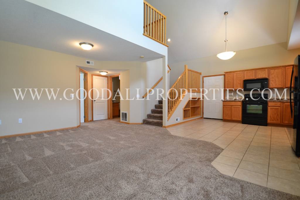 Townhouse for rent at 15207 Townsend Ave, Urbandale, IA 50323