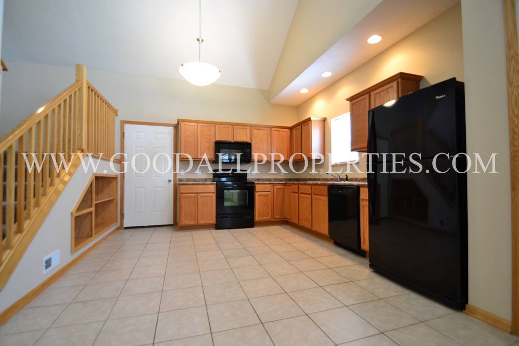 Townhouse for rent at 15207 Townsend Ave, Urbandale, IA 50323