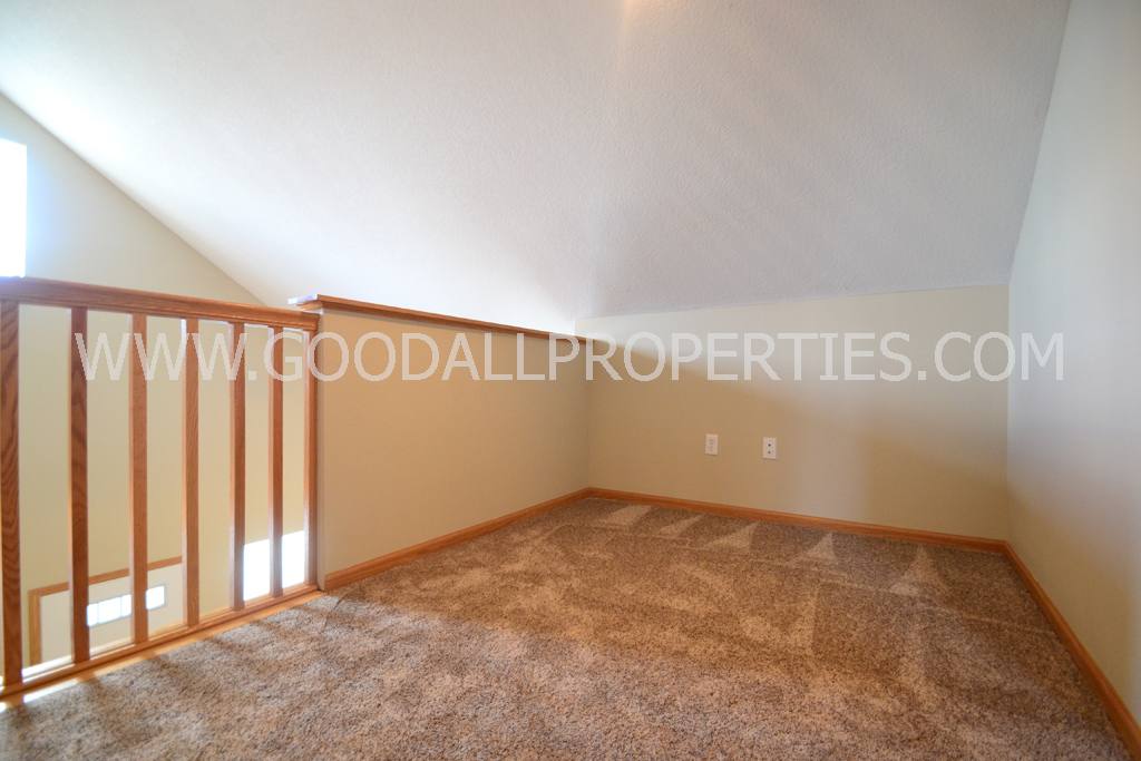 Townhouse for rent at 15207 Townsend Ave, Urbandale, IA 50323