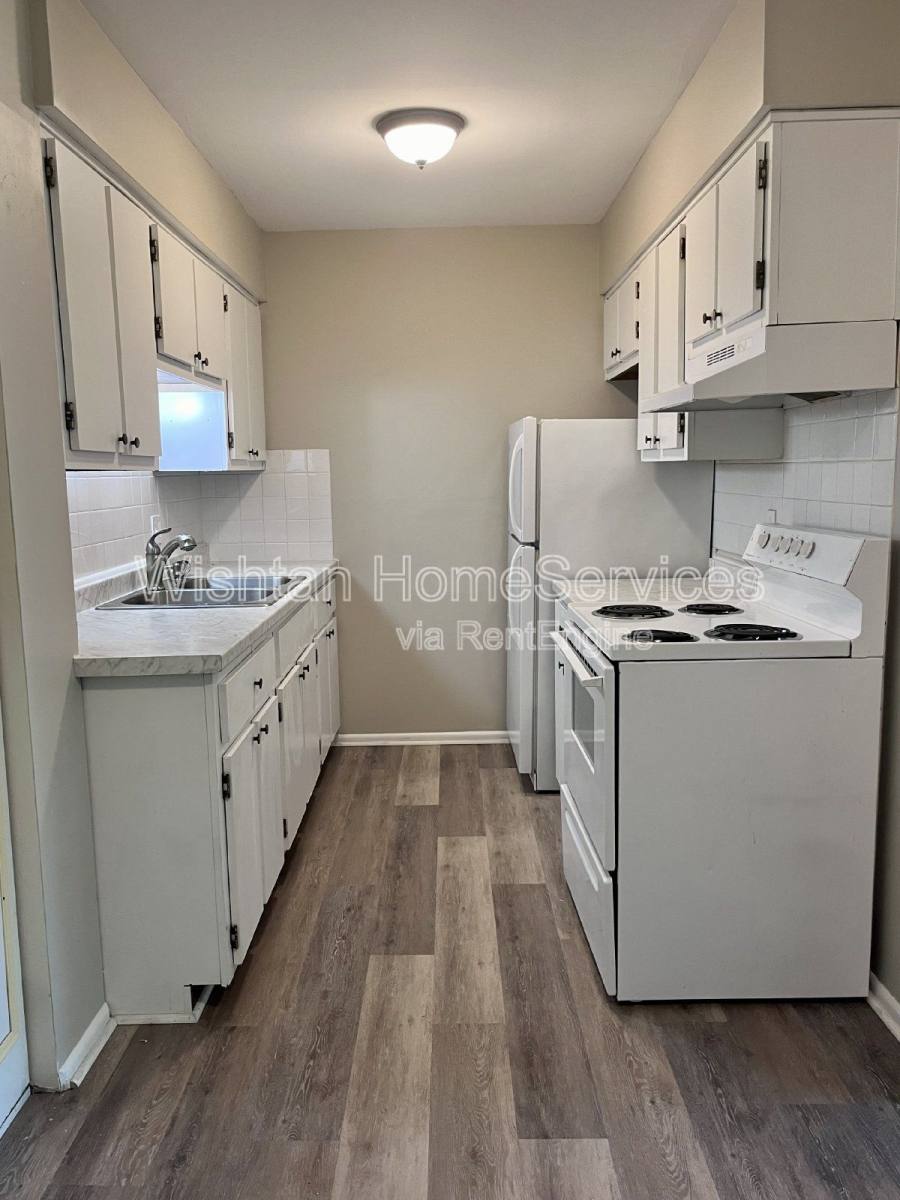 Apartment for rent at 220 Charleston Blvd #3, Macomb, IL 61455