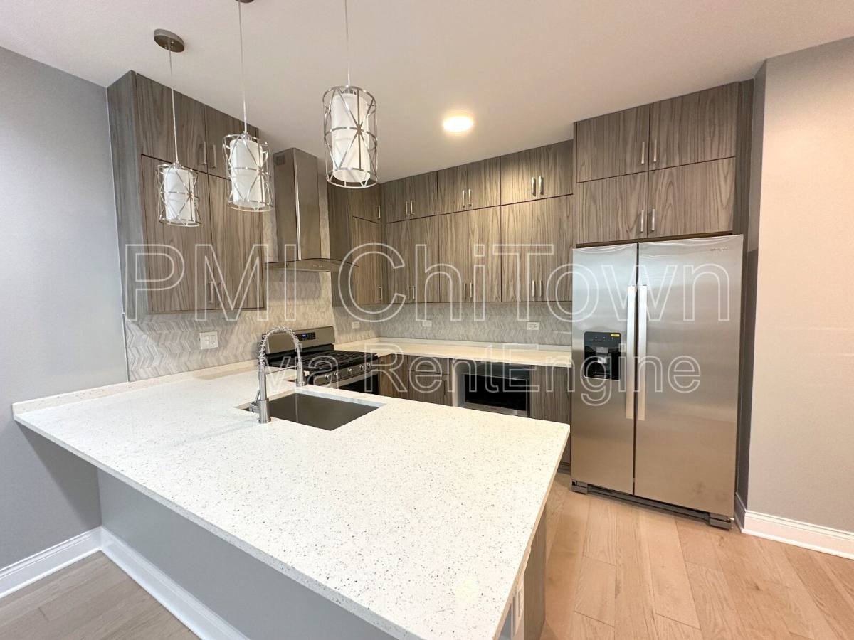 Condo for rent at 4952 S Michigan Ave #1, Chicago, IL 60615