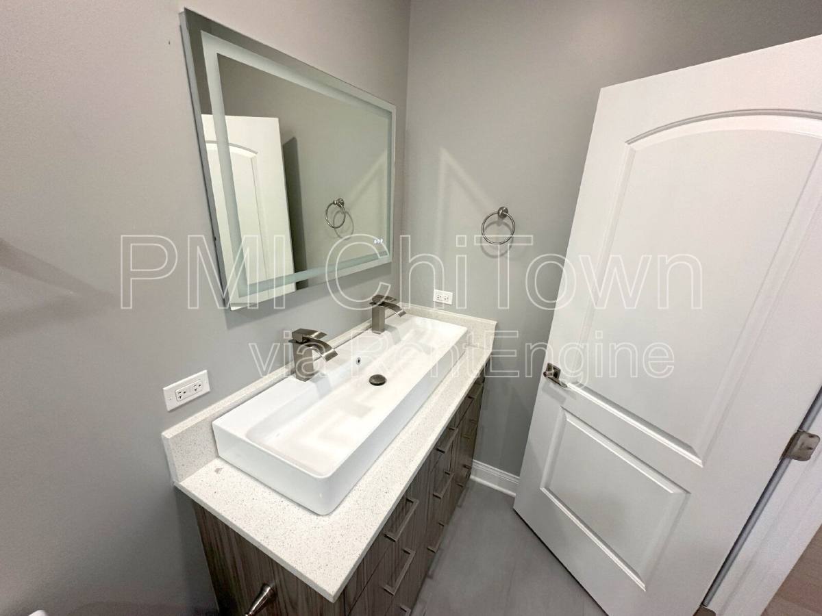 Condo for rent at 4952 S Michigan Ave #1, Chicago, IL 60615