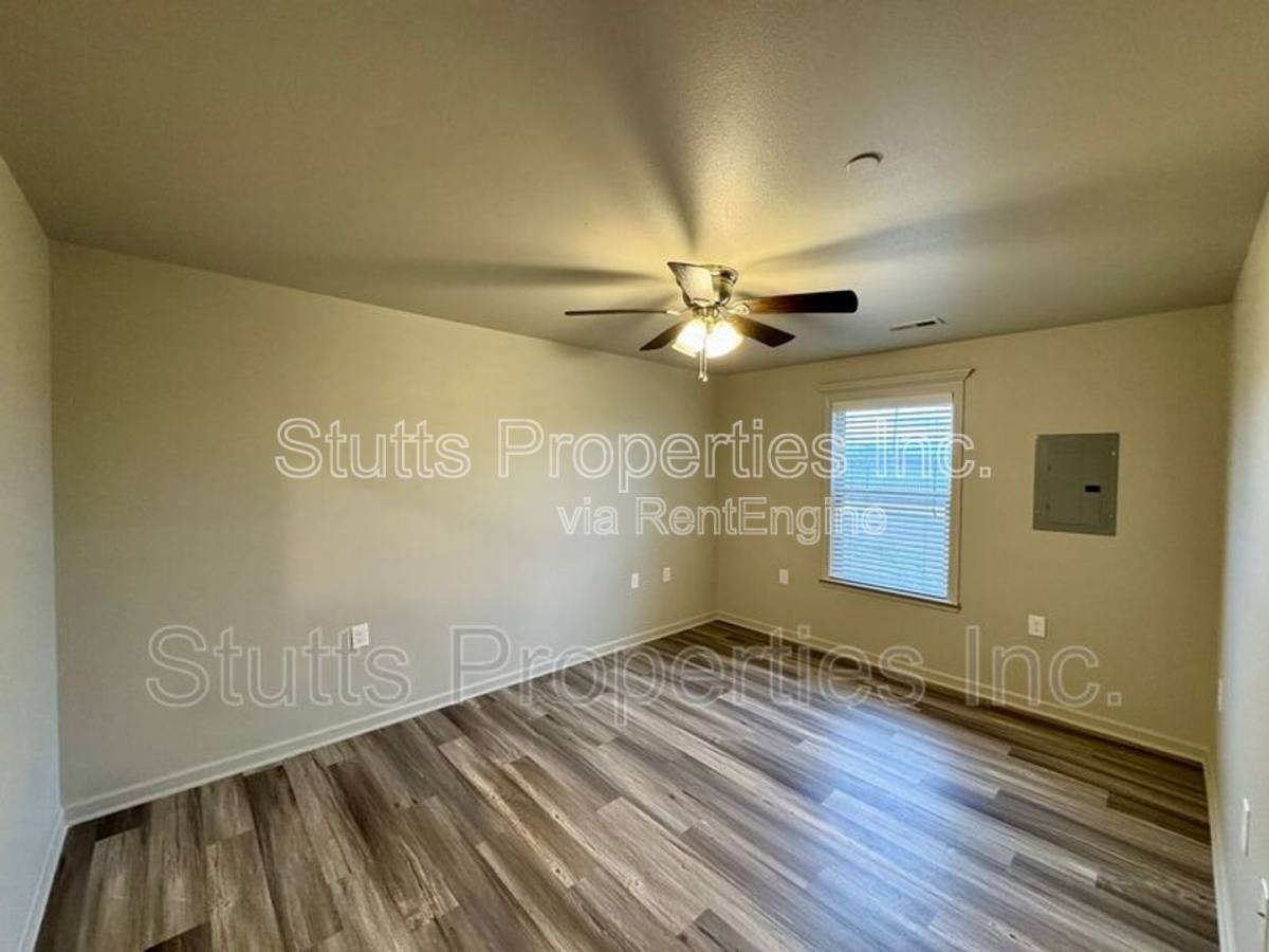 Apartment for rent at 104 Spindle Court #104, Muscle Shoals, AL 35661
