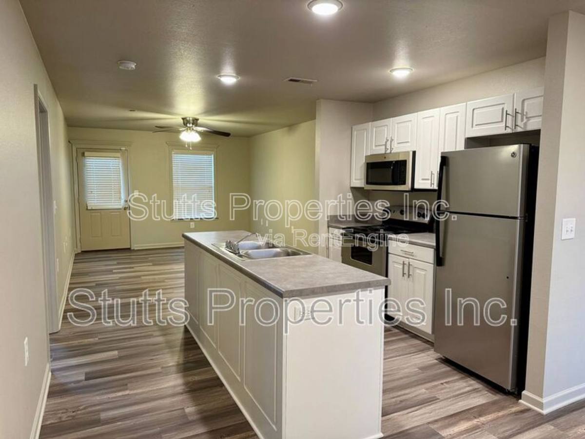 Apartment for rent at 104 Spindle Court #104, Muscle Shoals, AL 35661